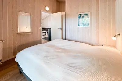 Ein Bett oder Betten in einem Zimmer der Unterkunft Strandblick - Dorf 1 Ferienhaus 06