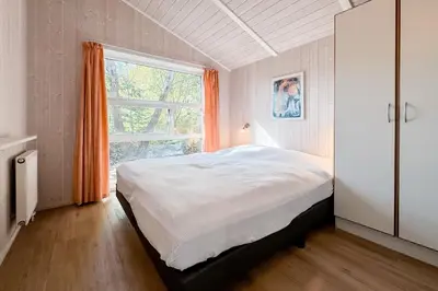 Ein Bett oder Betten in einem Zimmer der Unterkunft Strandblick - Dorf 1 Ferienhaus 06