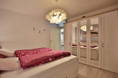 Ein Bett oder Betten in einem Zimmer der Unterkunft Haus Strandstrasse Strandstrasse 150 Haus B Appartement 5