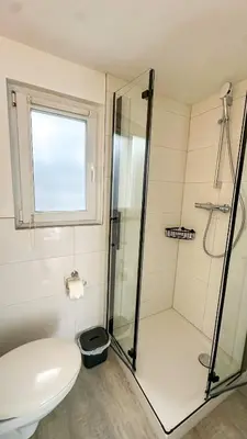 Ein Badezimmer in der Unterkunft KüstenNest gepflegte großzügige Ferienwohnung Nähe Ostsee mit Garten