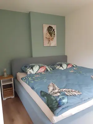 Ein Bett oder Betten in einem Zimmer der Unterkunft Schöne 120-qm-Ferienwohnung - Sonnenterrasse - Stadtgrenze Lübeck