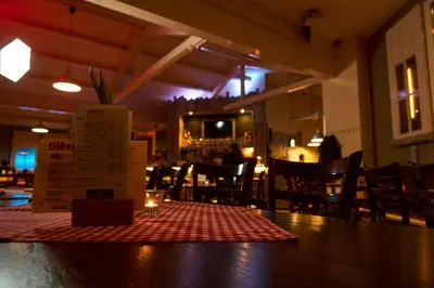 Ein Restaurant oder anderes Speiselokal in der Unterkunft Pindeck