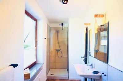 Ein Badezimmer in der Unterkunft Apartments Meerzeit B