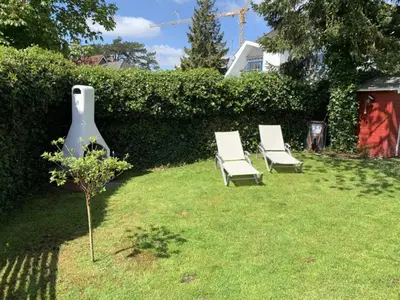 Ein Garten an der Unterkunft Geibel-Haus Bungalow Sunset bis 4 Personen