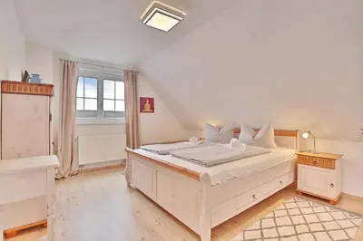 Ein Bett oder Betten in einem Zimmer der Unterkunft Das Friesenhaus