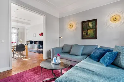 Ein Sitzbereich in der Unterkunft CLS Moderne Villa Bad Schwartau mit Garten für bis zu 6 Personen, 2 E-Ladesäulen, 3 Parkplätze, Loggia, Big GREEN EGG, Massagesessel, Kaffeevollautomat, großes Haus zwischen Lübeck und Ostsee, ideale A1 Anbindung nach Hamburg, Lübeck, Timmendorfer Strand
