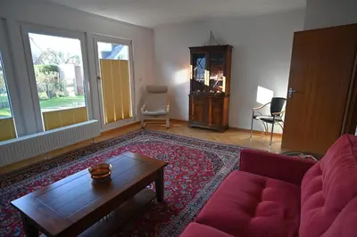 Ein Sitzbereich in der Unterkunft Ferien-Bungalow Wiesenweg