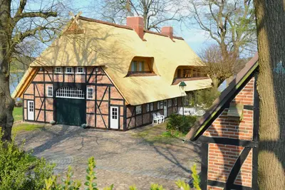 Das Gebäude in dem sich die Ferienwohnung befindet