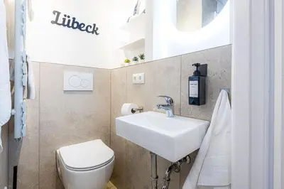 Ein Badezimmer in der Unterkunft Sadebo Apartments Wunnertiet 2 Schlafzimmer 500m zur Innenstadt