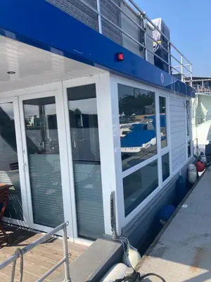 Das Gebäude in dem sich das Boot befindet
