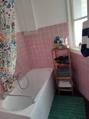 Ein Badezimmer in der Unterkunft Sonniges Appartment in Jugendstilvilla