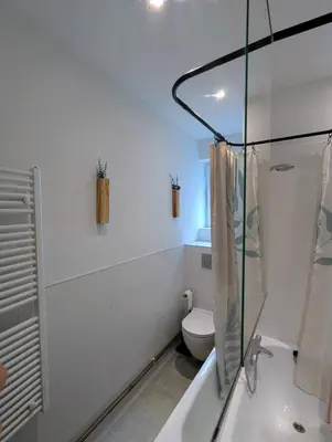 Ein Badezimmer in der Unterkunft HejU - Charmanter Altbau für 8 oder 6