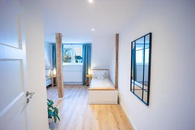 Ein Bett oder Betten in einem Zimmer der Unterkunft HejU - Charmanter Altbau für 8 oder 6