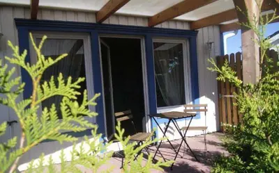 Ein Garten an der Unterkunft Ferienhaus am Meer