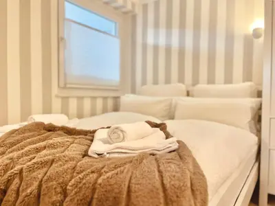 Ein Bett oder Betten in einem Zimmer der Unterkunft Entspannungssuite Küstenkind direkt am Strand Souterrain Wohnung