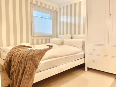 Ein Bett oder Betten in einem Zimmer der Unterkunft Entspannungssuite Küstenkind direkt am Strand Souterrain Wohnung