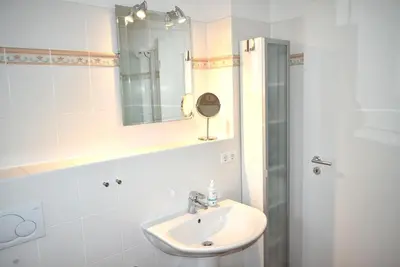 Ein Badezimmer in der Unterkunft Ostseeallee 12 Ferienwohnung Nr 08