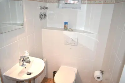 Ein Badezimmer in der Unterkunft Ostseeallee 12 Ferienwohnung Nr 08