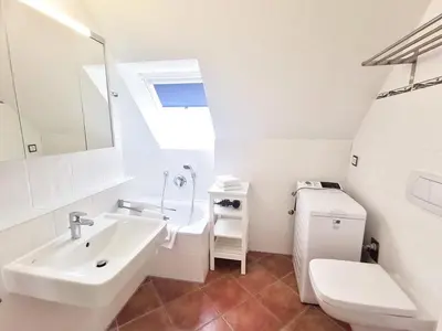 Ein Badezimmer in der Unterkunft Obj 87 Familiy Ferienhaus für 2-6 Personen 100 m zum Strand, Garten