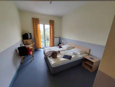 Ein Bett oder Betten in einem Zimmer der Unterkunft Frisco