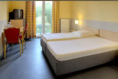 Ein Bett oder Betten in einem Zimmer der Unterkunft Frisco