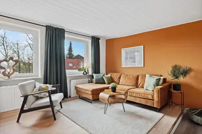Ein Sitzbereich in der Unterkunft MAISUITES Sperling - Zentrale Ferienwohnung mit Boxspringbett, Kaffeevollautomat, WLAN & seitlichem Seeblick