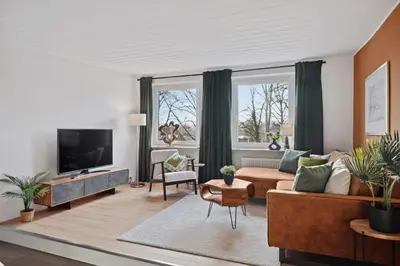 TV/Unterhaltungsangebot in der Unterkunft MAISUITES Sperling - Zentrale Ferienwohnung mit Boxspringbett, Kaffeevollautomat, WLAN & seitlichem Seeblick