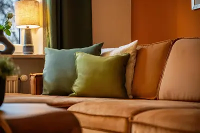 Ein Sitzbereich in der Unterkunft MAISUITES Sperling - Zentrale Ferienwohnung mit Boxspringbett, Kaffeevollautomat, WLAN & seitlichem Seeblick
