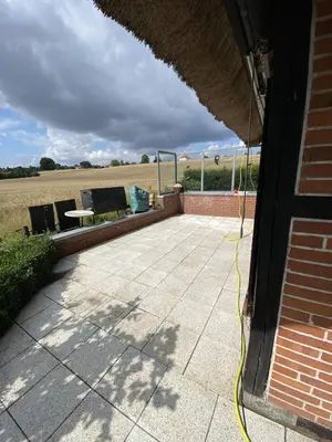 Das Gebäude in dem sich das Ferienhaus befindet
