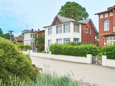 Ein Garten an der Unterkunft Villa Dünenblick Apartment Meeresbrise