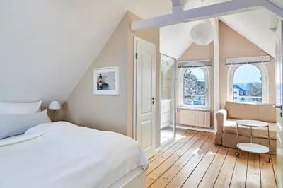 Ein Bett oder Betten in einem Zimmer der Unterkunft Villa Dünenblick Doppelzimmer Leuchtturm