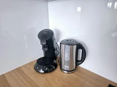 Kaffee-/Teezubehör in der Unterkunft Meerzeit Apartment mit Terrasse & Parkplatz