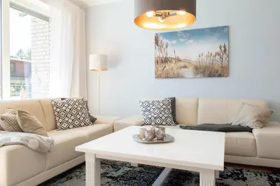 Ein Sitzbereich in der Unterkunft Ferienwohnung Ostseekoje - Haffkrug