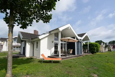 Das Gebäude in dem sich das Ferienhaus befindet
