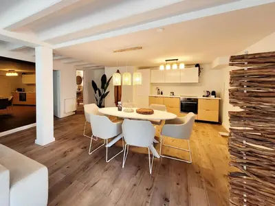 Küche/Küchenzeile in der Unterkunft Moderne Lounge-Ferienwohnung mit Terrasse, Strandkorb, Parkplatz - 50 Meter zum Strand
