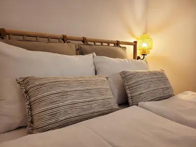 Ein Bett oder Betten in einem Zimmer der Unterkunft Moderne Lounge-Ferienwohnung mit Terrasse, Strandkorb, Parkplatz - 50 Meter zum Strand
