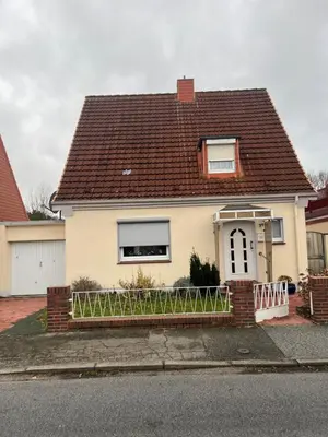 Das Gebäude in dem sich das Ferienhaus befindet