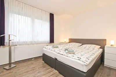 Ein Bett oder Betten in einem Zimmer der Unterkunft Appartementhaus Zur Sonne - Whg. 2