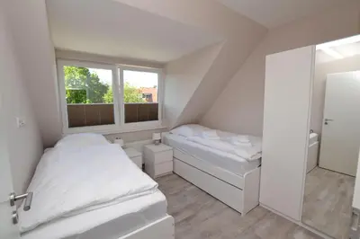 Ein Bett oder Betten in einem Zimmer der Unterkunft Appartementhaus Zur Sonne - Whg. F