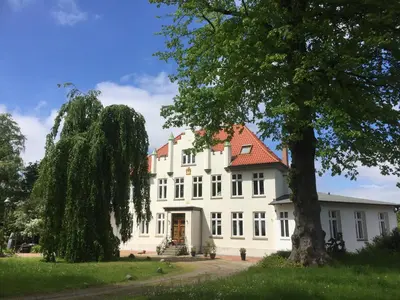 Ein Garten an der Unterkunft Herrenhaus Hohewarte