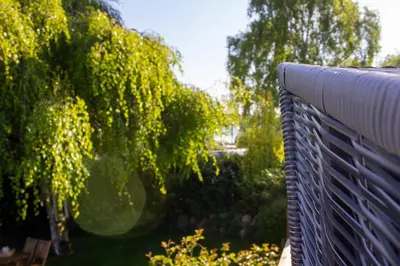 Ein Garten an der Unterkunft Ferienhaus Kleine Freiheit am Badesee
