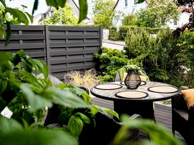 Ein Garten an der Unterkunft Unter den Linden