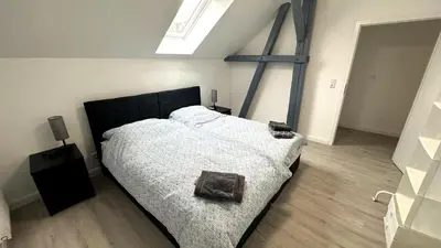 Ein Bett oder Betten in einem Zimmer der Unterkunft Loft9 Architektenwohnung mit Dachterrasse Zentral