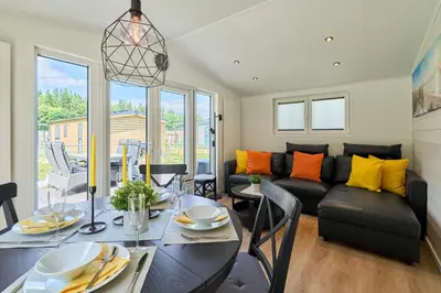 Ein Sitzbereich in der Unterkunft Ostseecamp Ferienhaus 