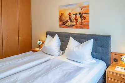 Ein Bett oder Betten in einem Zimmer der Unterkunft Ferienwohnungen im Hotel Royal