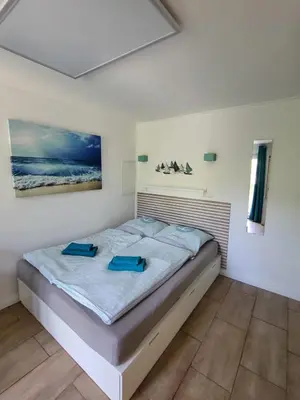 Ein Bett oder Betten in einem Zimmer der Unterkunft Apartment Hafenkoje - Travemünde