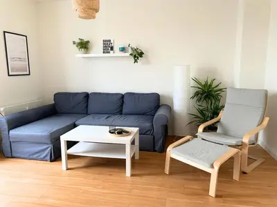Ein Sitzbereich in der Unterkunft Stilvolle Wohnung mit Balkon Perfekt für Städtetrip Lübeck