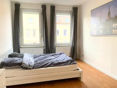 Ein Bett oder Betten in einem Zimmer der Unterkunft Stilvolle Wohnung mit Balkon Perfekt für Städtetrip Lübeck