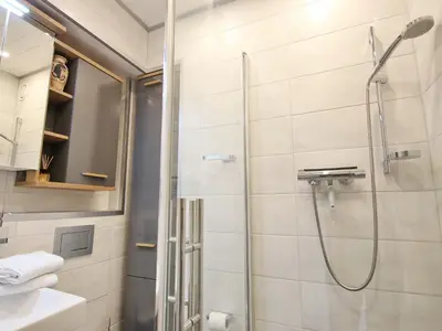 Ein Badezimmer in der Unterkunft Achterdeck, Fewo 203