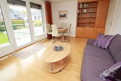 Ein Sitzbereich in der Unterkunft Alfred-Hagelstein-Straße, Fewo 159
